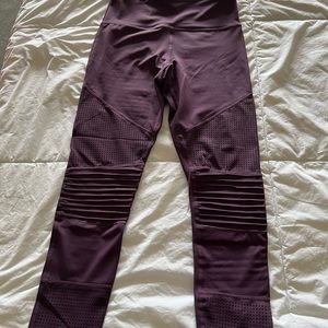 ZYIA Light n Tight plum motto leggings